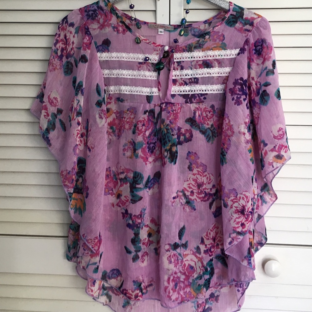Boho butterfly sleeve top. Floral pink